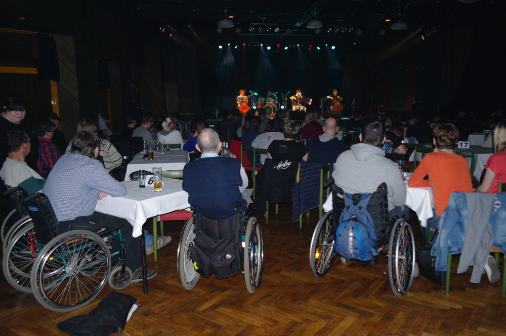 KŘIŽOVATKA handicap centrum o.p.s. - Rockové smyčce